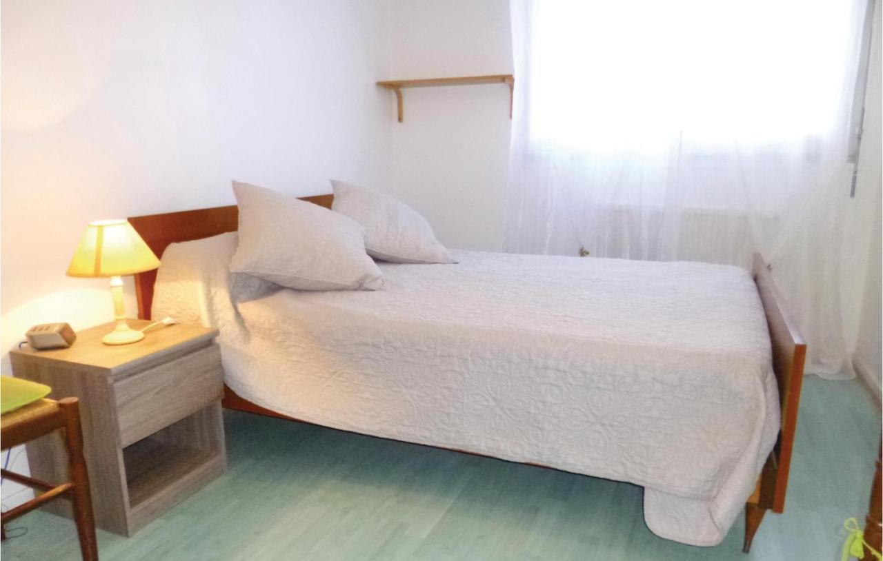 1 Bedroom Nice Apartment In Grandcamp Maisy Екстер'єр фото