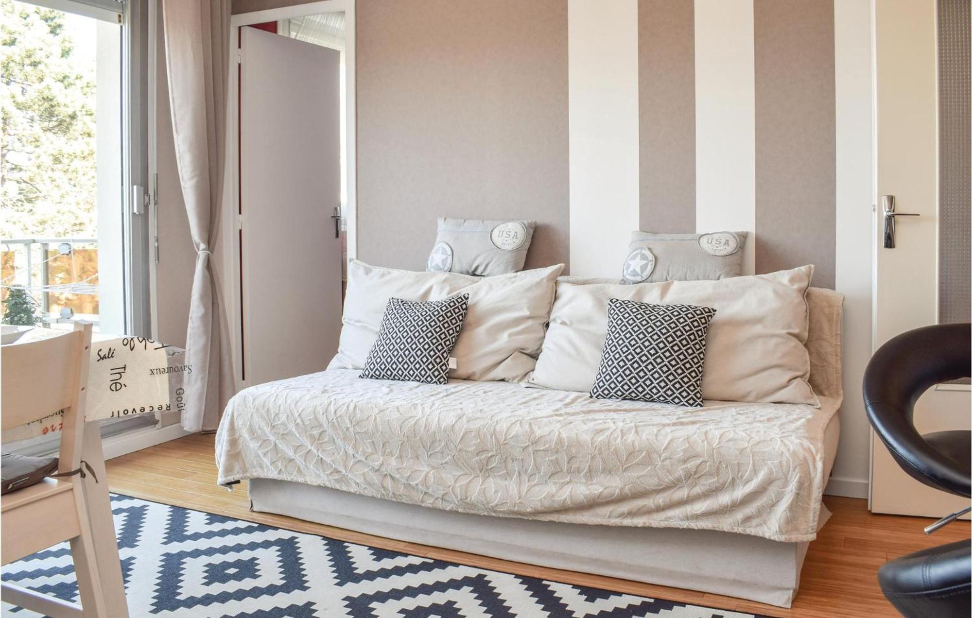 1 Bedroom Nice Apartment In Grandcamp Maisy Екстер'єр фото
